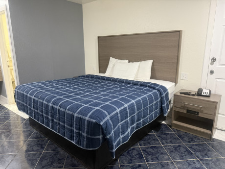Lockhart Inn - Guest Room