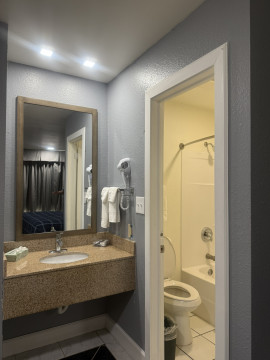Lockhart Inn - Bath Room