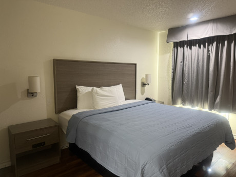 Lockhart Inn - Guest Room